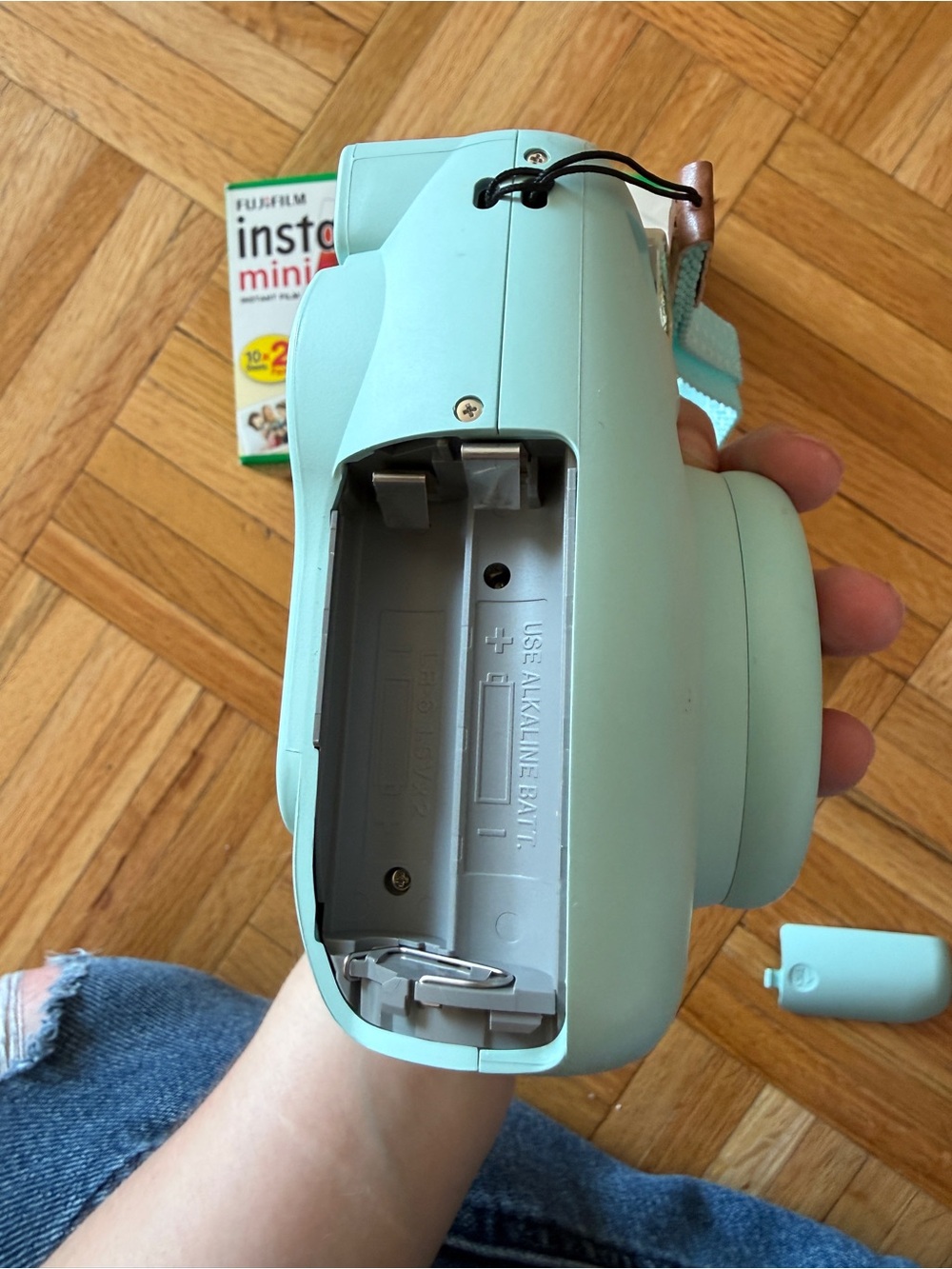 Fujifilm instax mini 9 Instant Camera in Mint Blue with Matching Strap - Picture 4 of 4
